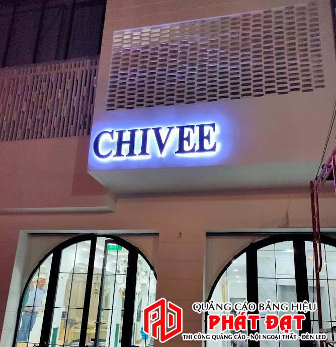 làm bảng hiệu chữ nổi đèn LED