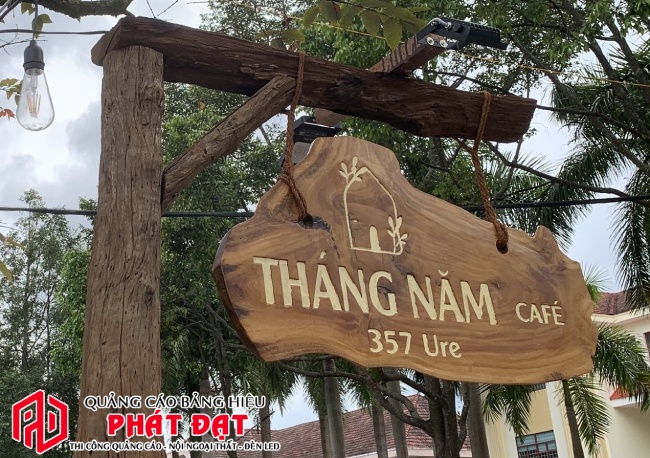 mẫu bảng hiệu gỗ treo