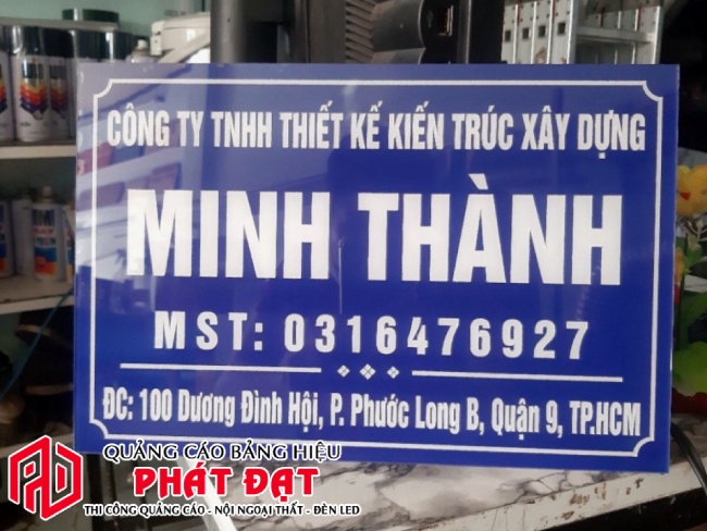 Mẫu bảng hiệu mica dán decal giá rẻ tại TPHCM