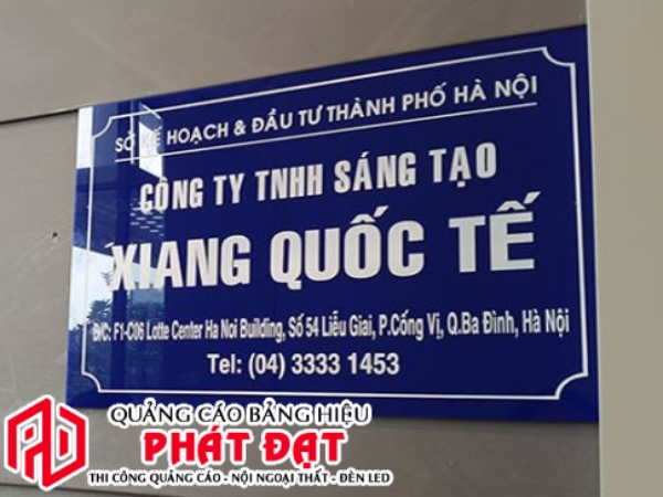 Mẫu biển công ty mica dán decal giá rẻ