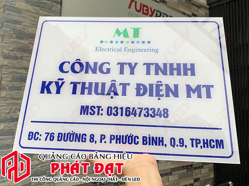 Mẫu biển công ty mica in UV cao cấp
