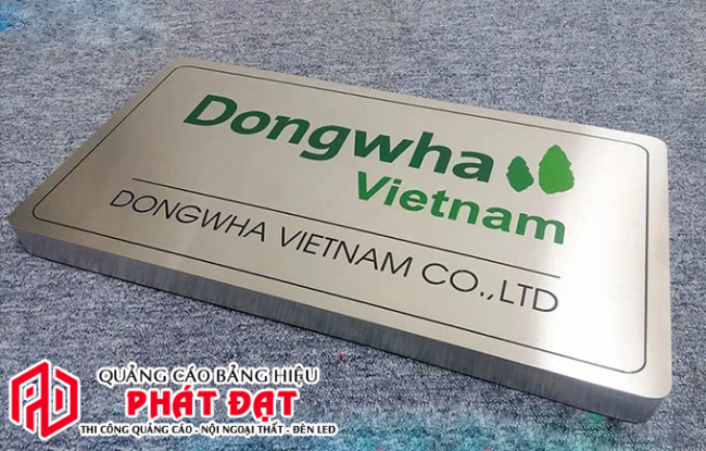 Mẫu biển hiệu công ty inox đẹp - Lưu ý làm biển tên công ty phải đúng kích thước và đầy đủ nội dung quy định