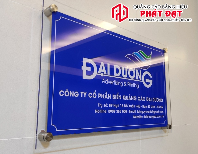 Mẫu biển hiệu công ty kính mica trong hiện đại
