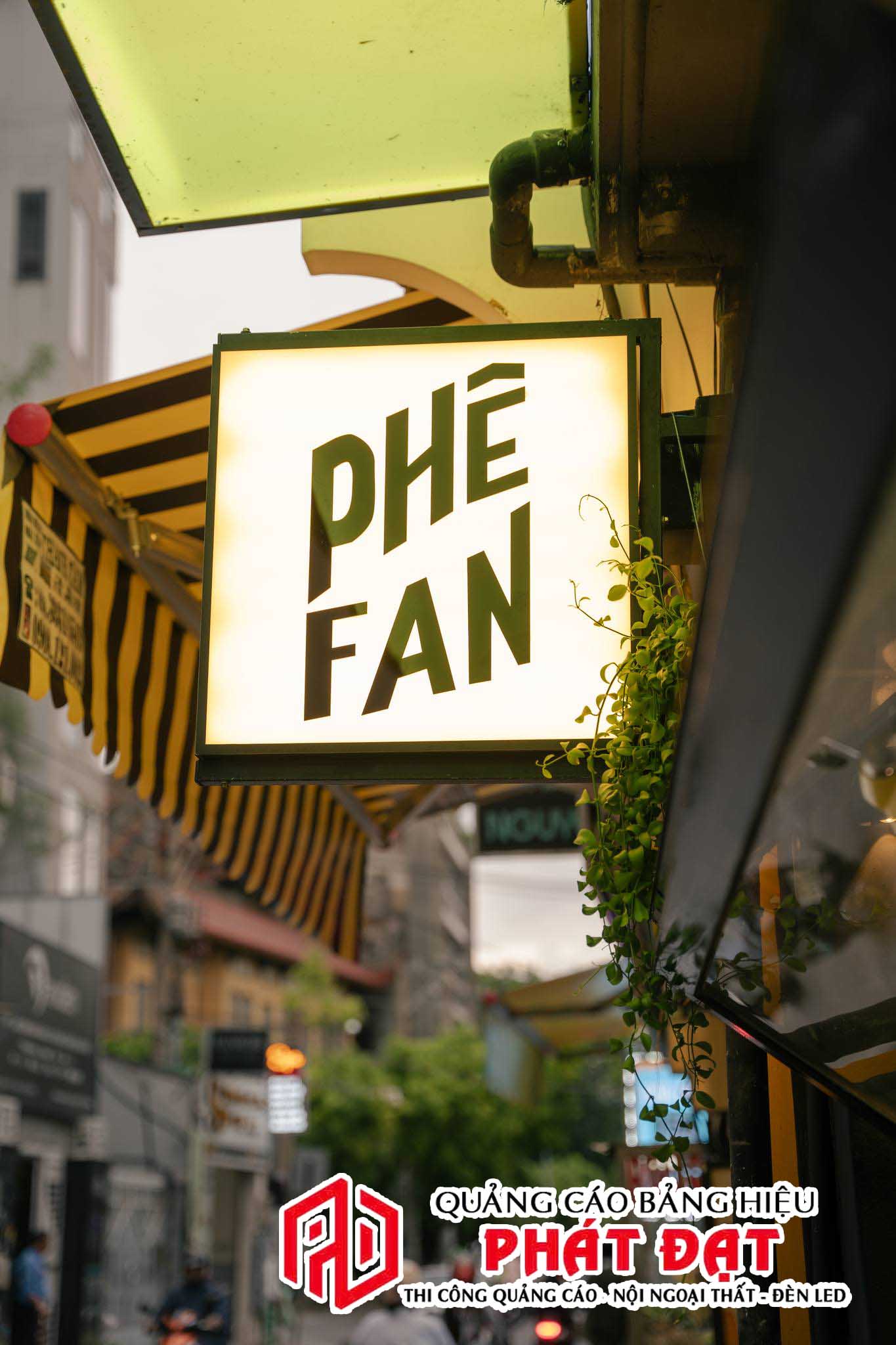 làm bảng hiệu hộp đèn quán cà phê phê fan 2024