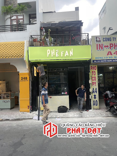 làm bảng hiệu quán cà phê phê fan 2024
