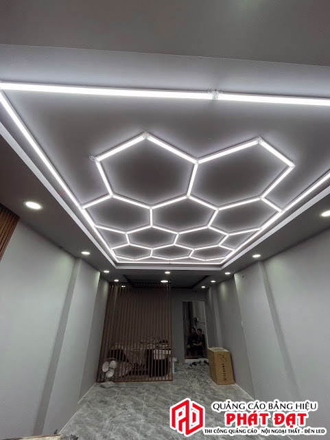 Thi công bảng hiệu cắt tóc nam uncle B - gắn đèn led trang trí
