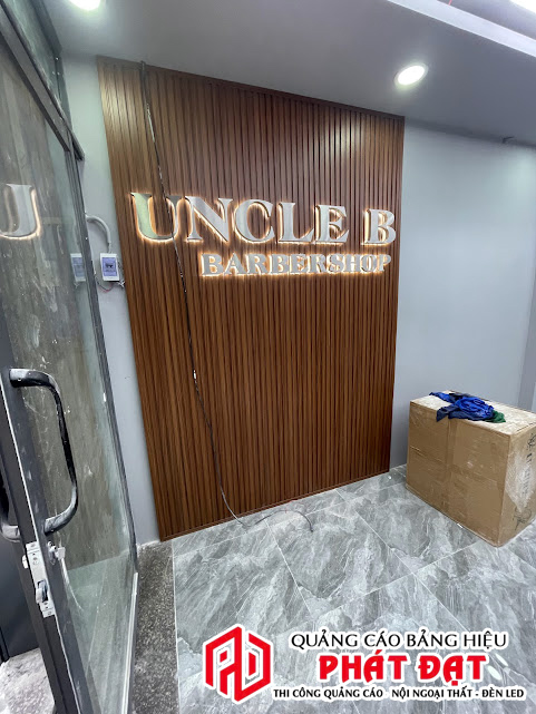 Thi công bảng hiệu cắt tóc nam uncle B - Làm bảng hiệu cửa hàng trang trí