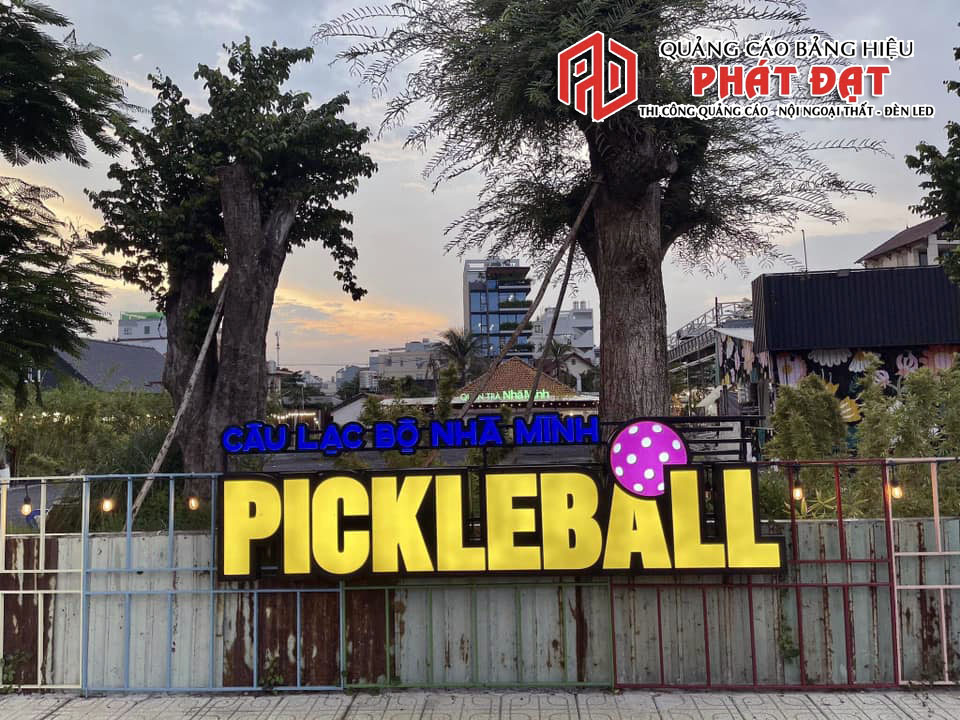 Bảng hiệu logo câu lạc bộ pickleball chuyên nghiệp