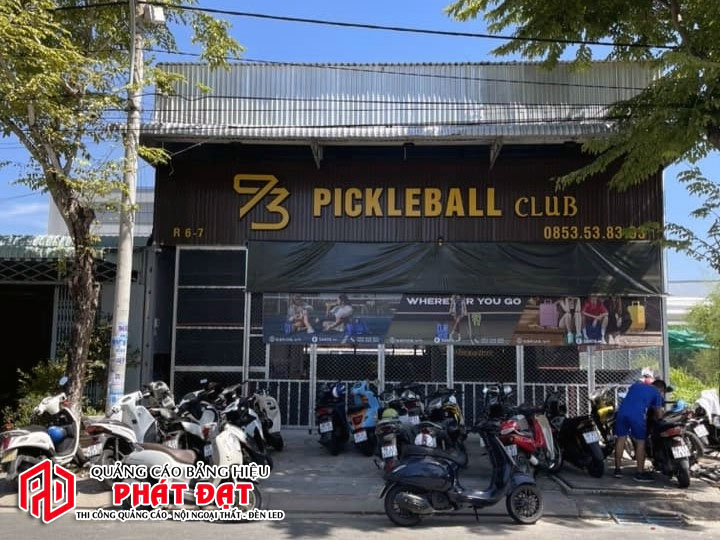 Mẫu bảng hiệu pickleball đẹp cho sân bóng