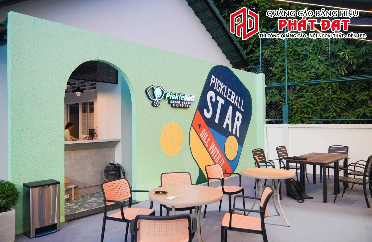 Bảng hiệu pickleball trong nhà đẹp ấn tượng